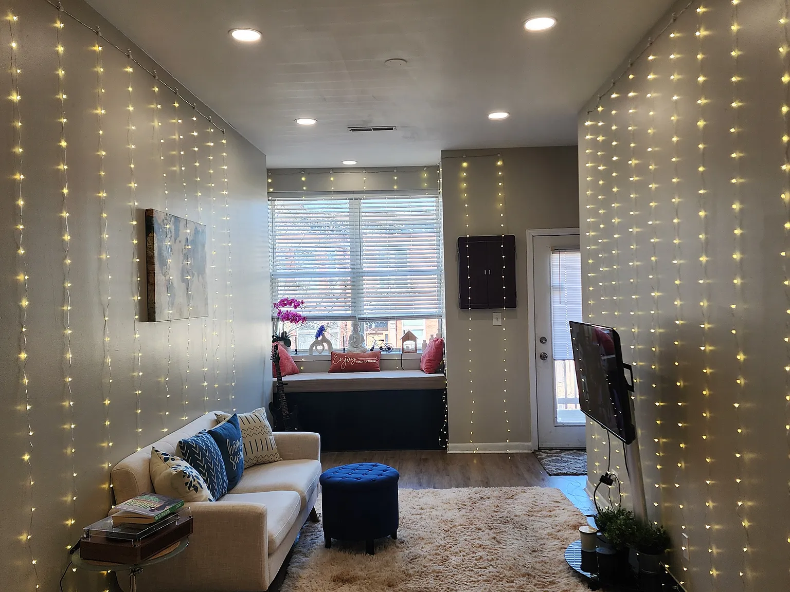 2231 W Warren Blvd — Photo 2