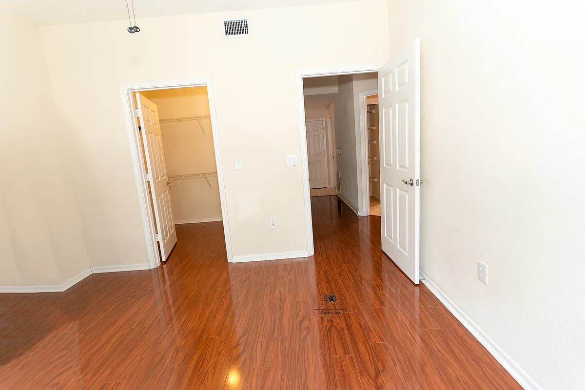 Building Photo - 10075 Gate Pkwy N #2202