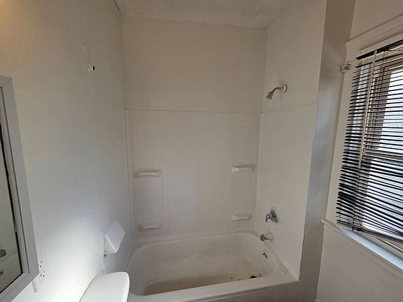 4th image of 536 E 117th St #Up