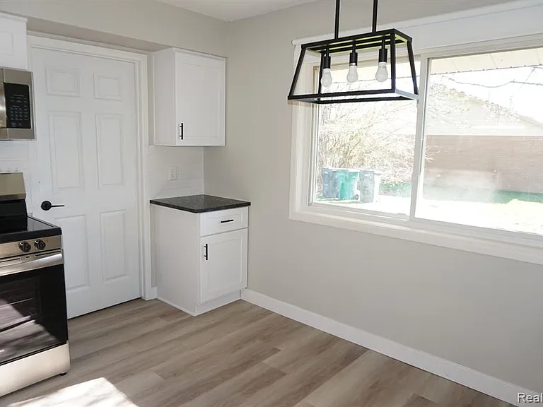 314 Fairgrove St — Photo 6