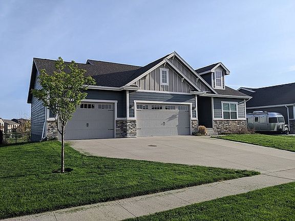 2nd image of 1721 Falcon Dr
