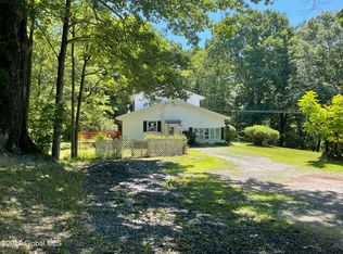 82 Lockrow Rd, Troy, NY 12180