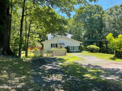 82 Lockrow Road, Troy, NY, 12180