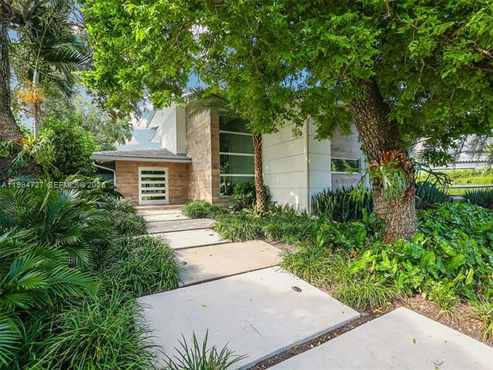 1st image of 79 Shore Dr W #0
