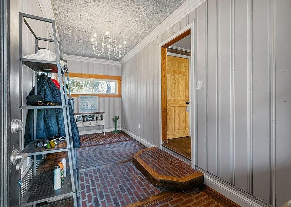 197 Hayden Ave, Tiverton, RI 02878 Zillow