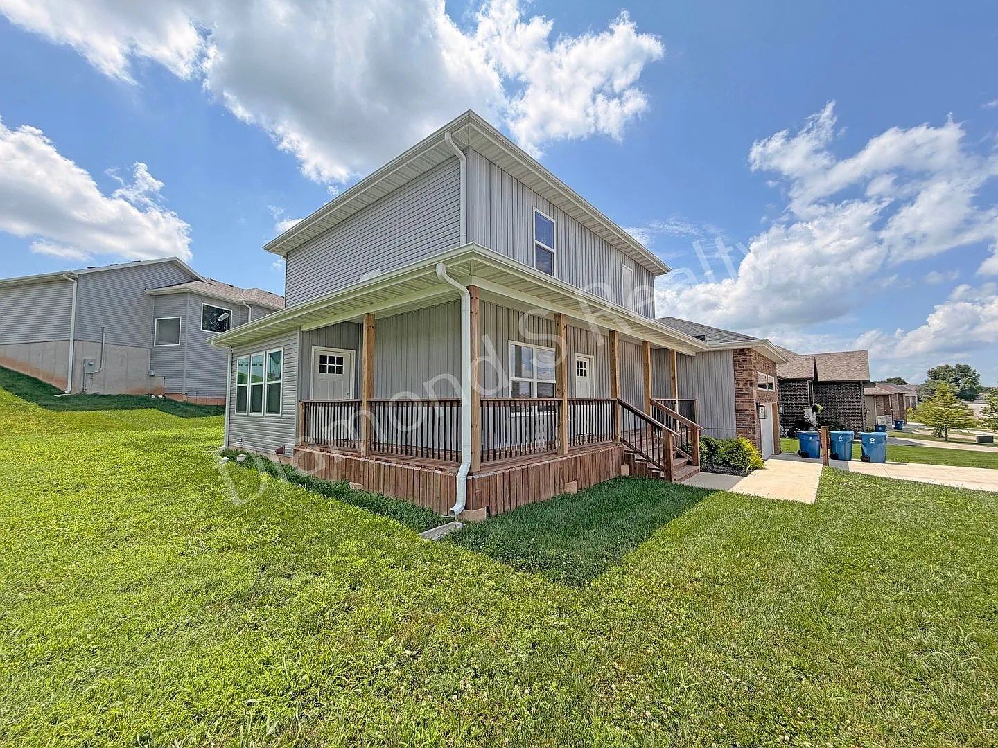 Gorgeous Two-Story Home Available Early July - 4 Bed/2.5 Bath — Photo 3