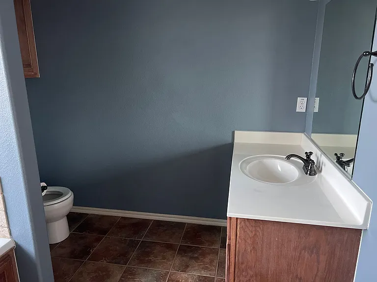 684 Meadows Cir — Photo 13