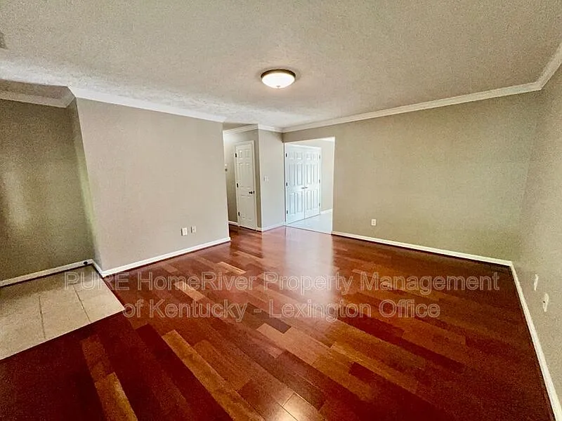 3 bed, 1.0 bath, 1102 sqft, $1,695 — Photo 3
