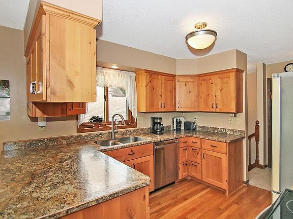 5th image of 21595 Beach Rd