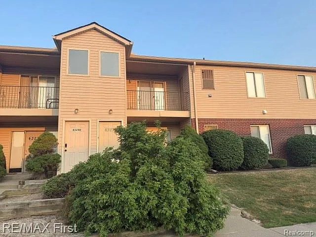 43234 Fountain Dr — Photo 1
