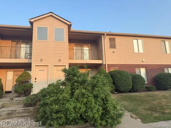 43234 Fountain Dr, Sterling Heights, MI 48313