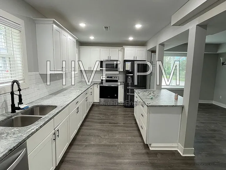 5735 Peabody Ave — Photo 2