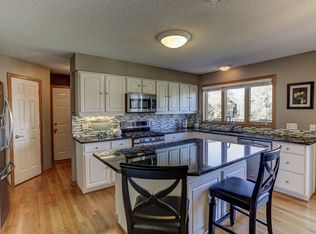 8124 Foxberry Bay, Savage, MN 55378