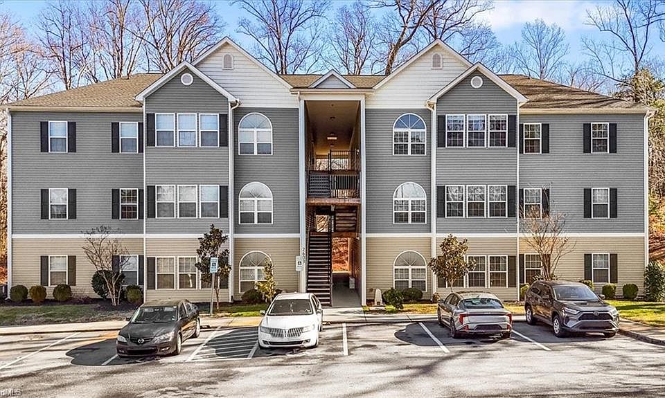 1st image of 2608 Pennoak Way #L