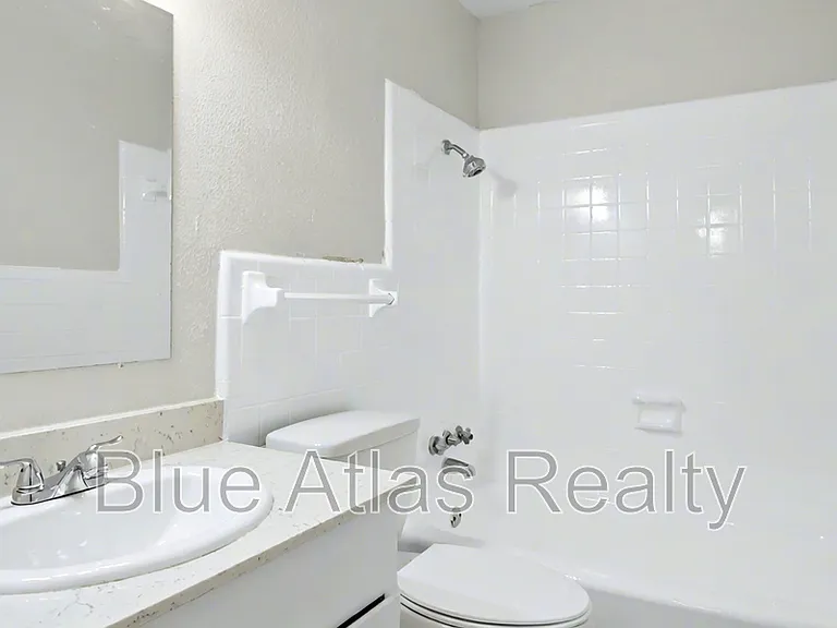 411 E Polk St #1 — Photo 9
