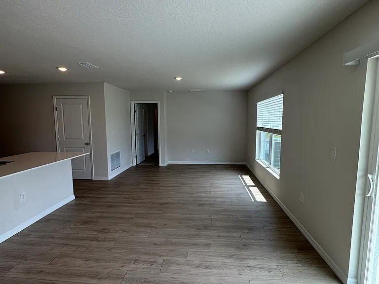 1106 Bourbon Ave — Photo 6