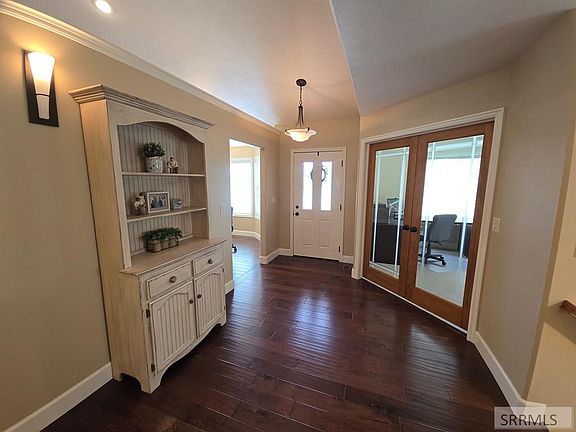 2nd image of 471 Woodbridge St