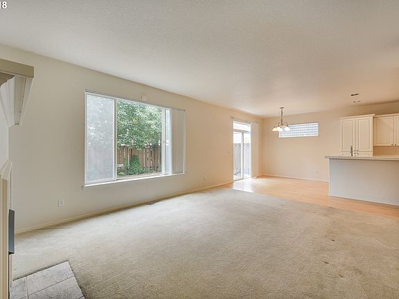 5th image of 1121 SE Portlandia Ave