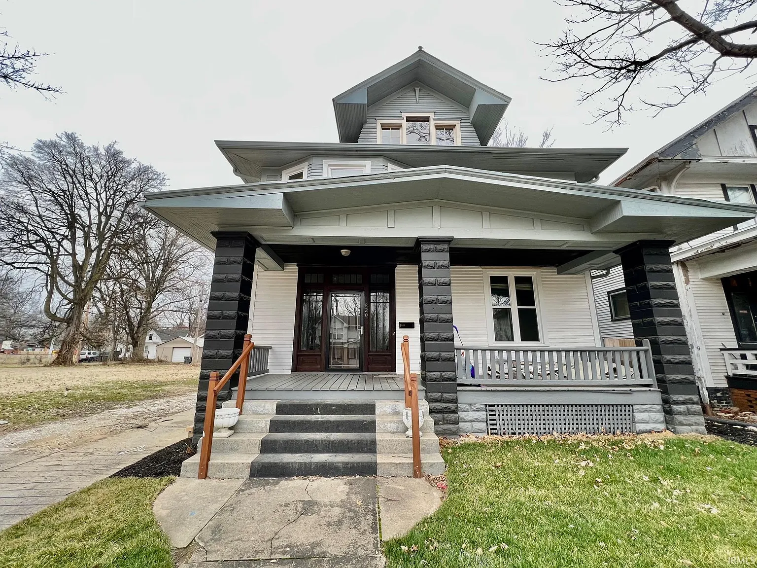 820 E Blackford Ave photo 1