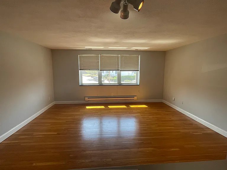 530 Vfw Pkwy #203 — Photo 5