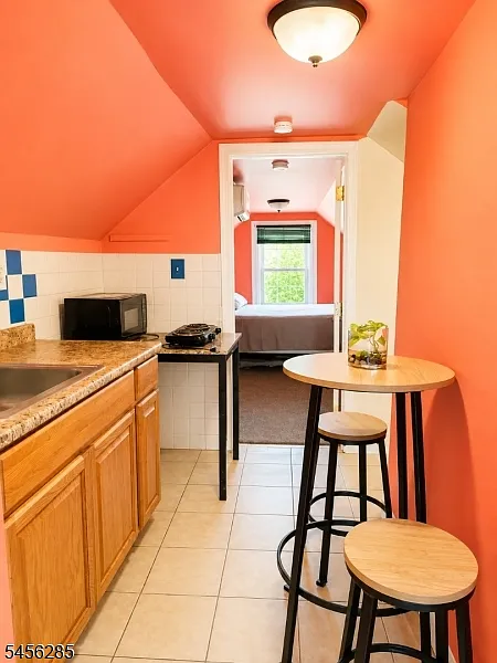 1 bed, 1.0 bath, $1,400 — Photo 4