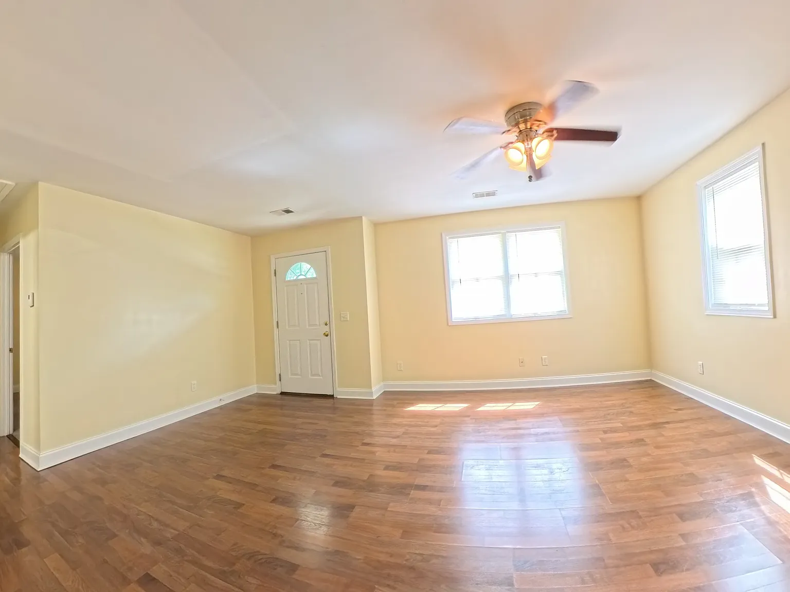 2 bed, 1050 sqft, $1,250 — Photo 3