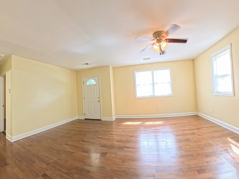 204-206 Perry Rd — Photo 3