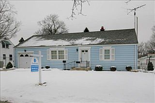 1st image of 49 W Meadowlawn Ave