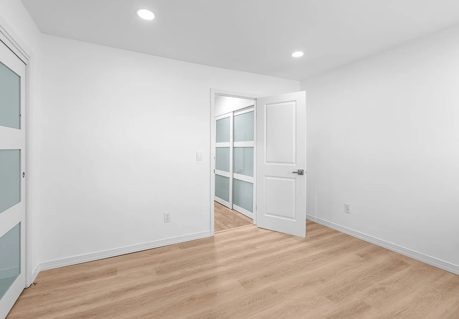 2 bed, 748 sqft, $2,300 — Photo 1
