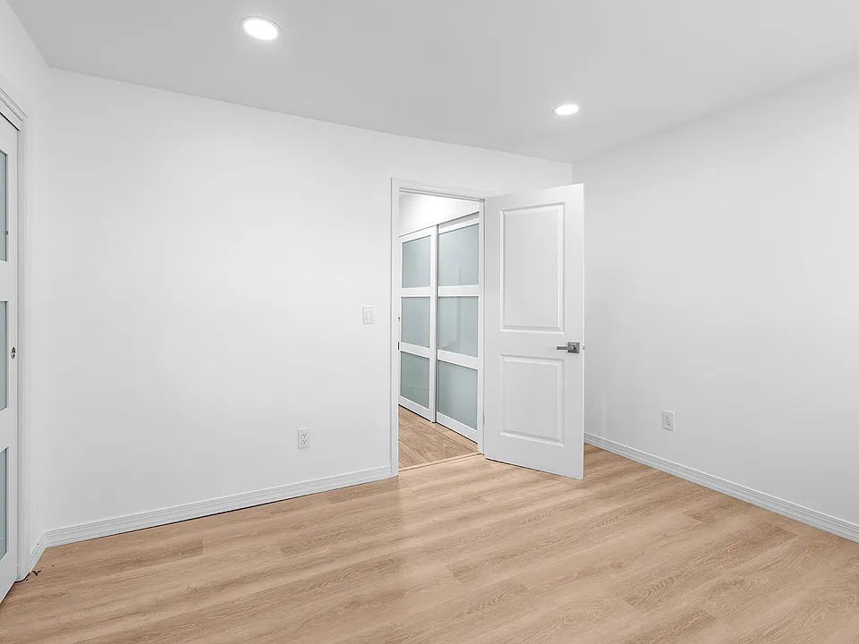 3 Gray Rock Dr #1