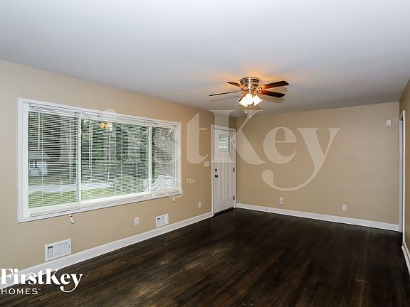 5th image of 1855 Shamrock Dr