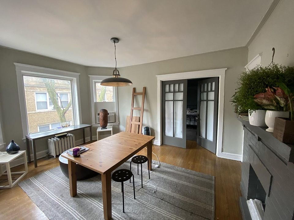 1st image of 921 W Cornelia Ave #3B