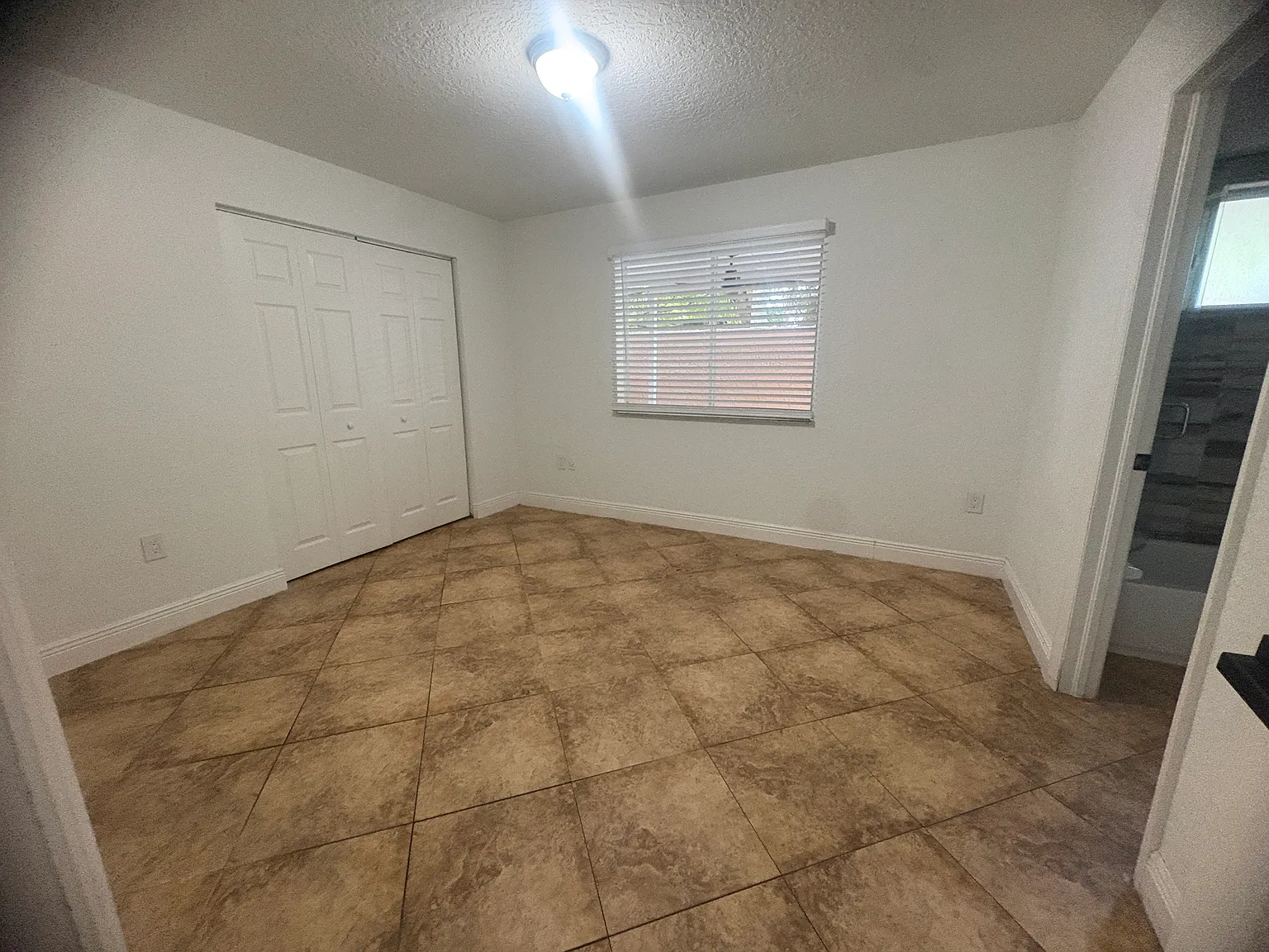 2 bed, 1300 sqft, $2,400 — Photo 4