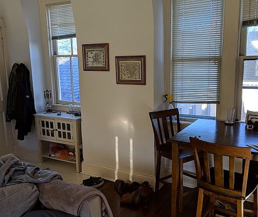 4th image of 424 Warren Cres APT 6