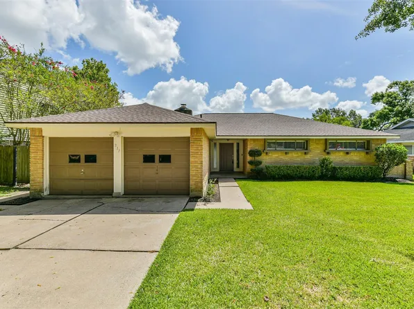 311 Stonehenge Ln, Friendswood, TX 77546