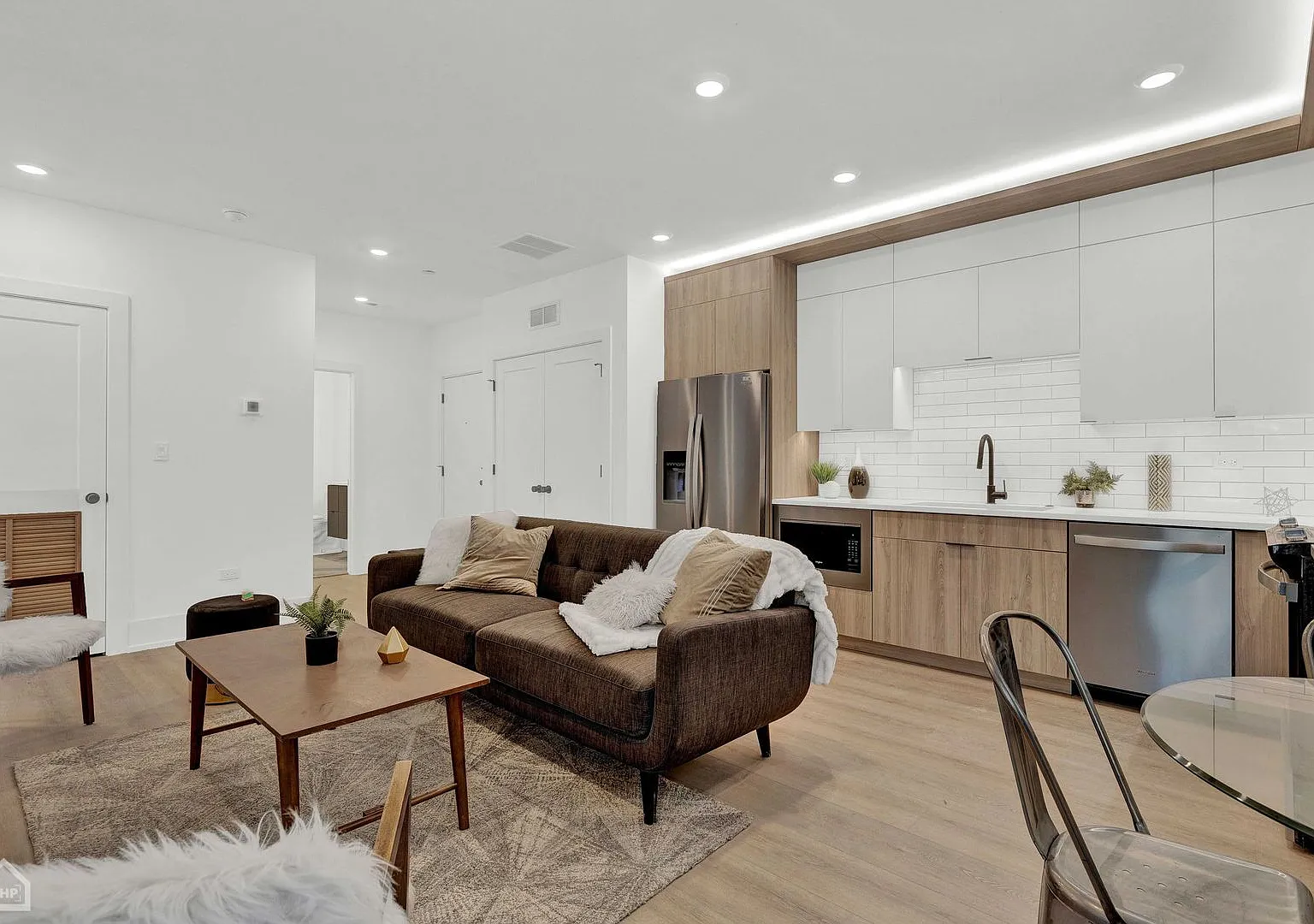 1613 W Belmont Ave, Chicago, IL — Photo 2