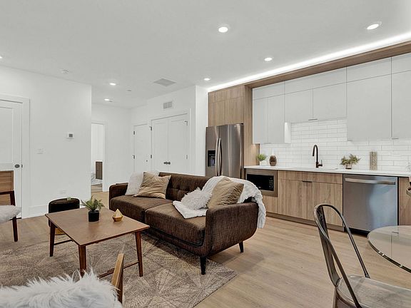 5th image of 1613 W Belmont Ave #2F