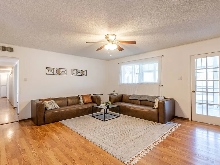 2817 Alcazar St NE — Photo 8