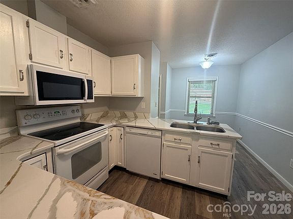 4th image of 242 Eastwood Village Dr