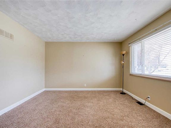 4th image of 350 Humes Ln