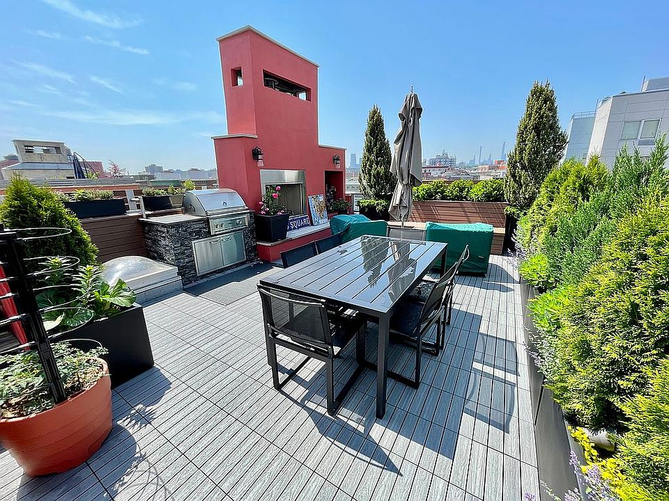 800 Sq. Ft. Deck (7th Floor)