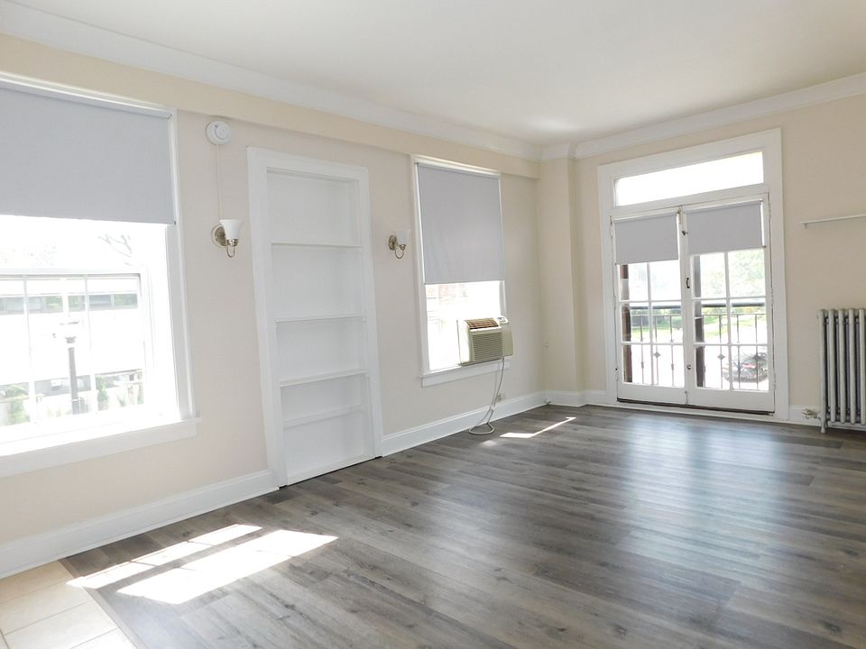 1st image of 833 Main St #204