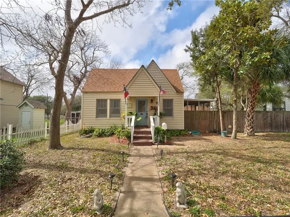 348 S Whitney St, Aransas Pass, TX 78336