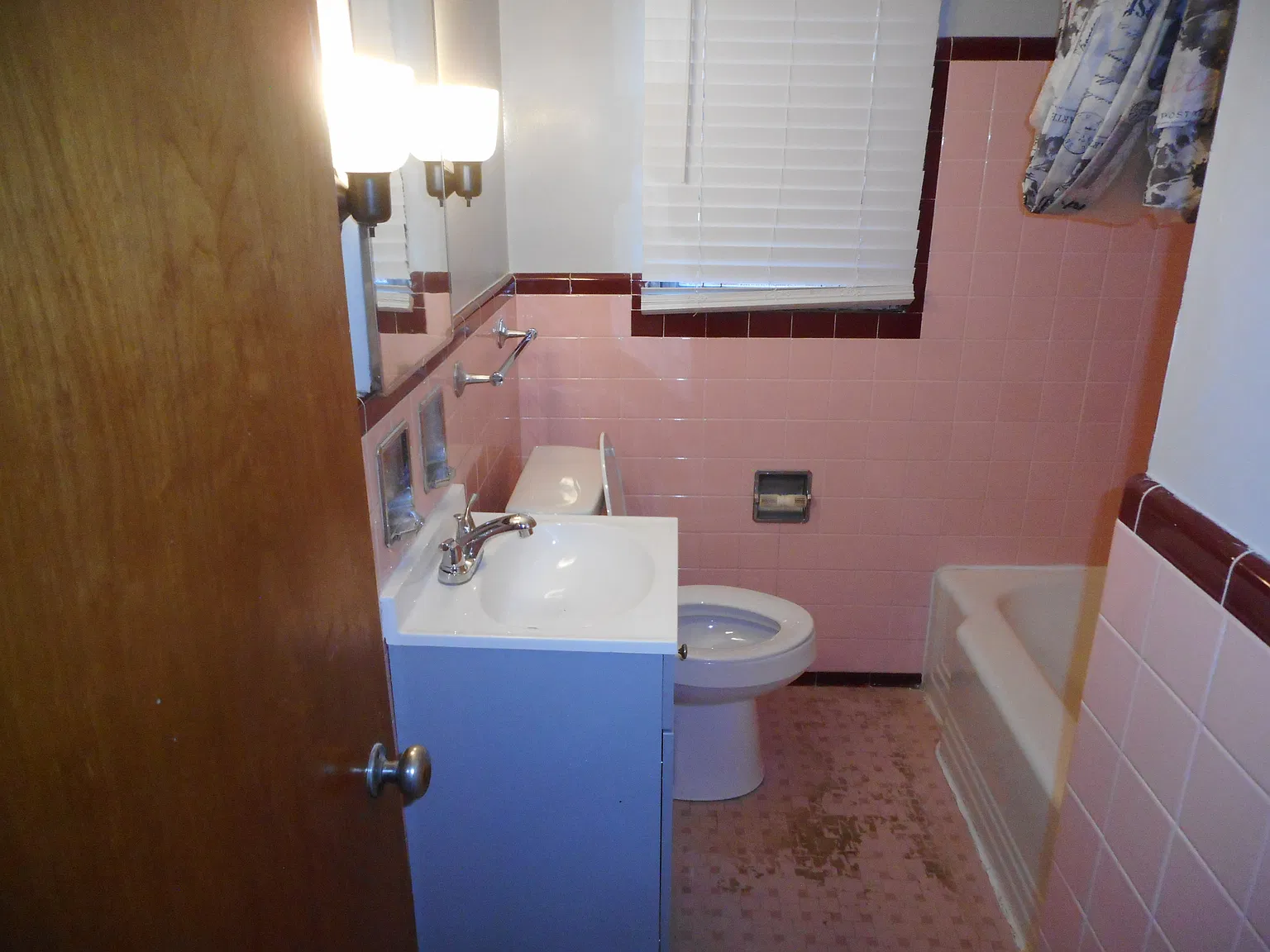 2 bed, 1000 sqft, $1,300 — Photo 2