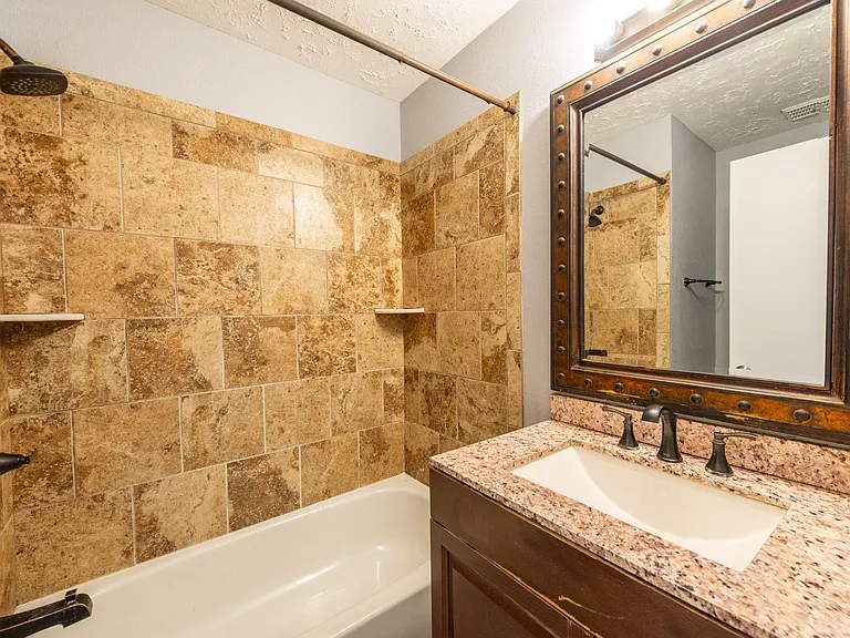 3323 Silverside Dr — Photo 14