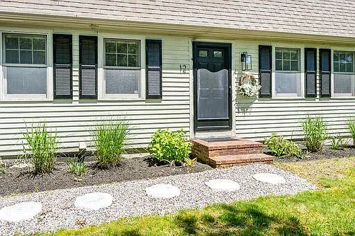 12 Pinehurst Dr — Photo 3