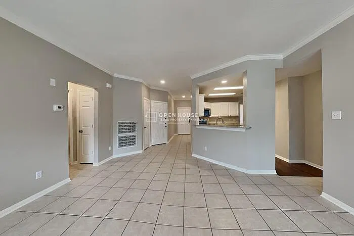 3 bed, 2.0 bath, 1708 sqft, $2,150 — Photo 4