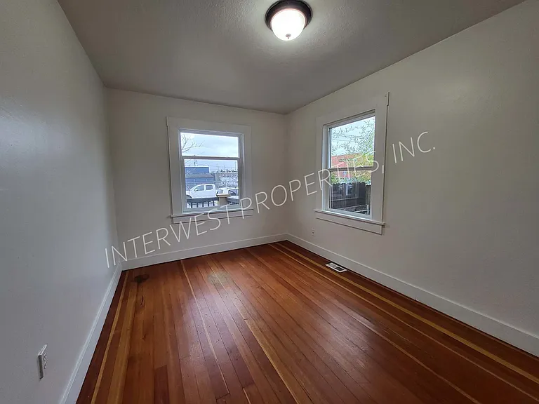 329 SE 79th Ave — Photo 16