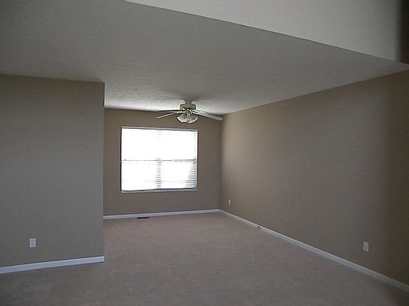 2nd image of 906 Bristol Ln