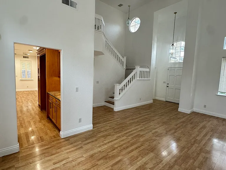 5753 W Bedford Ave — Photo 5